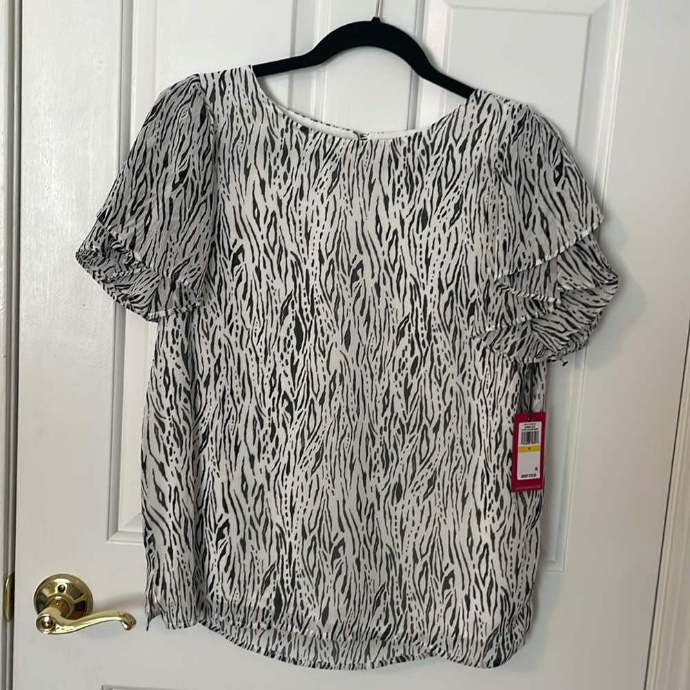 NWT Vince Camuto Flutter Sleeve Blouse